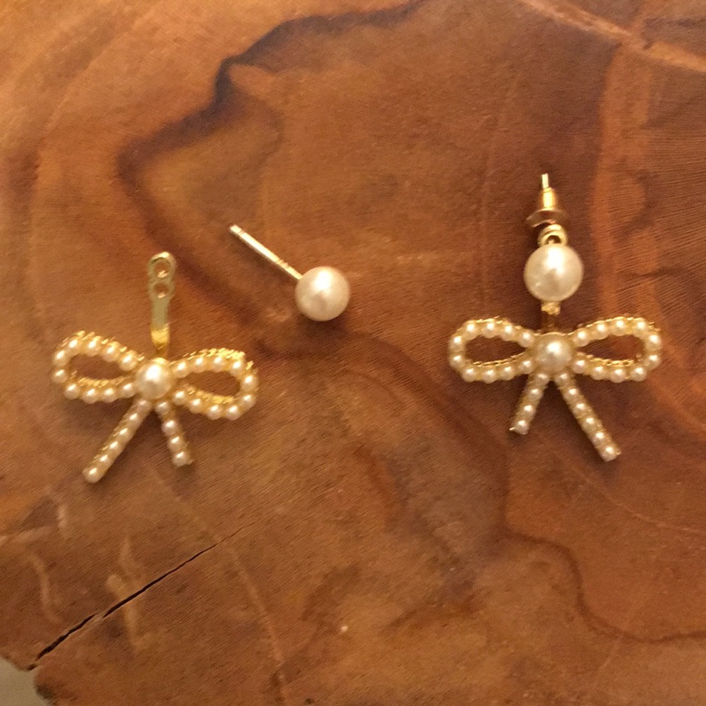 Adorable gold + pearl bow ear jacket earrings🎀 - Picture 4 of 4